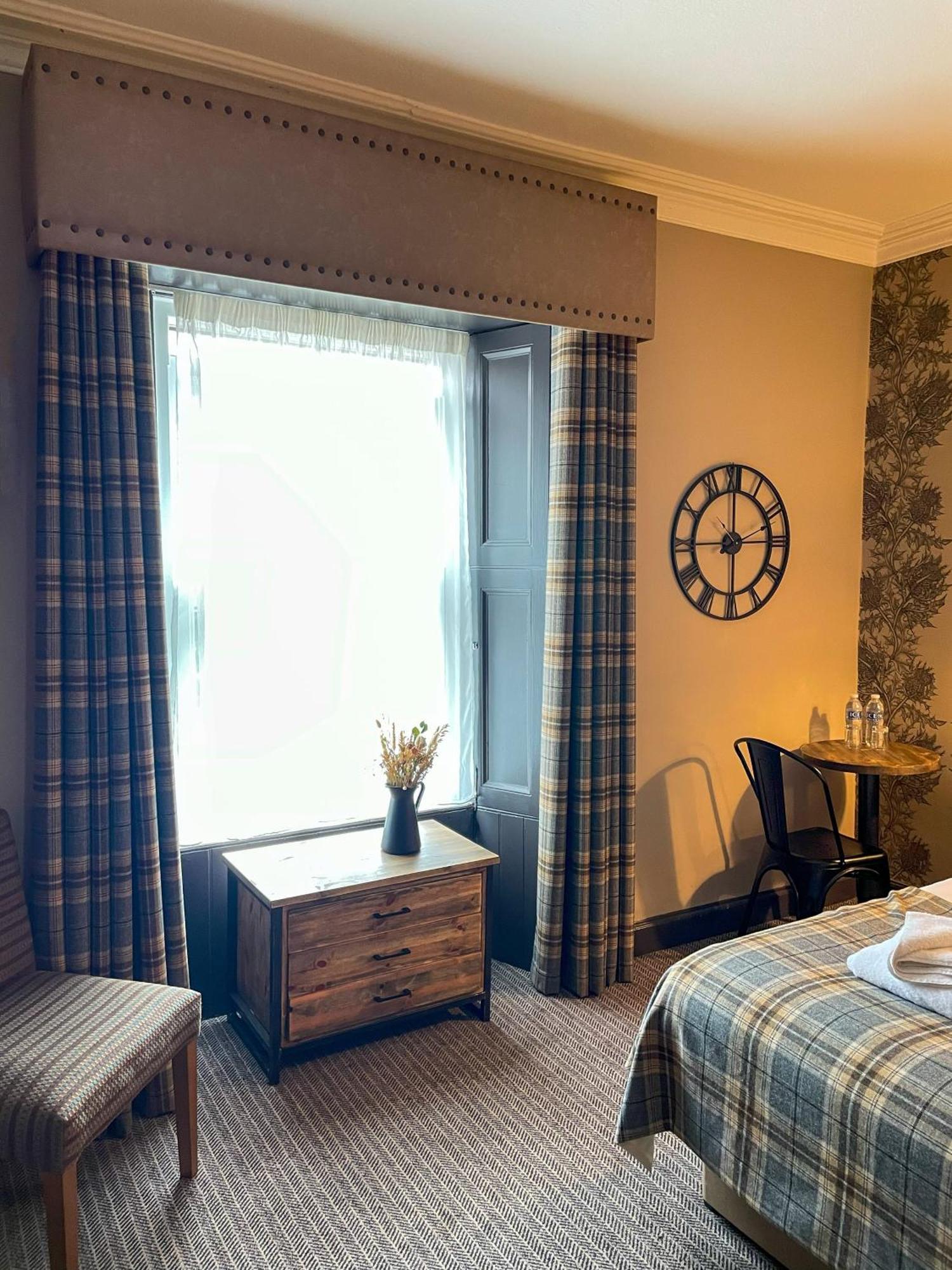 אינרלית'ן Traquair Arms Hotel מראה חיצוני תמונה