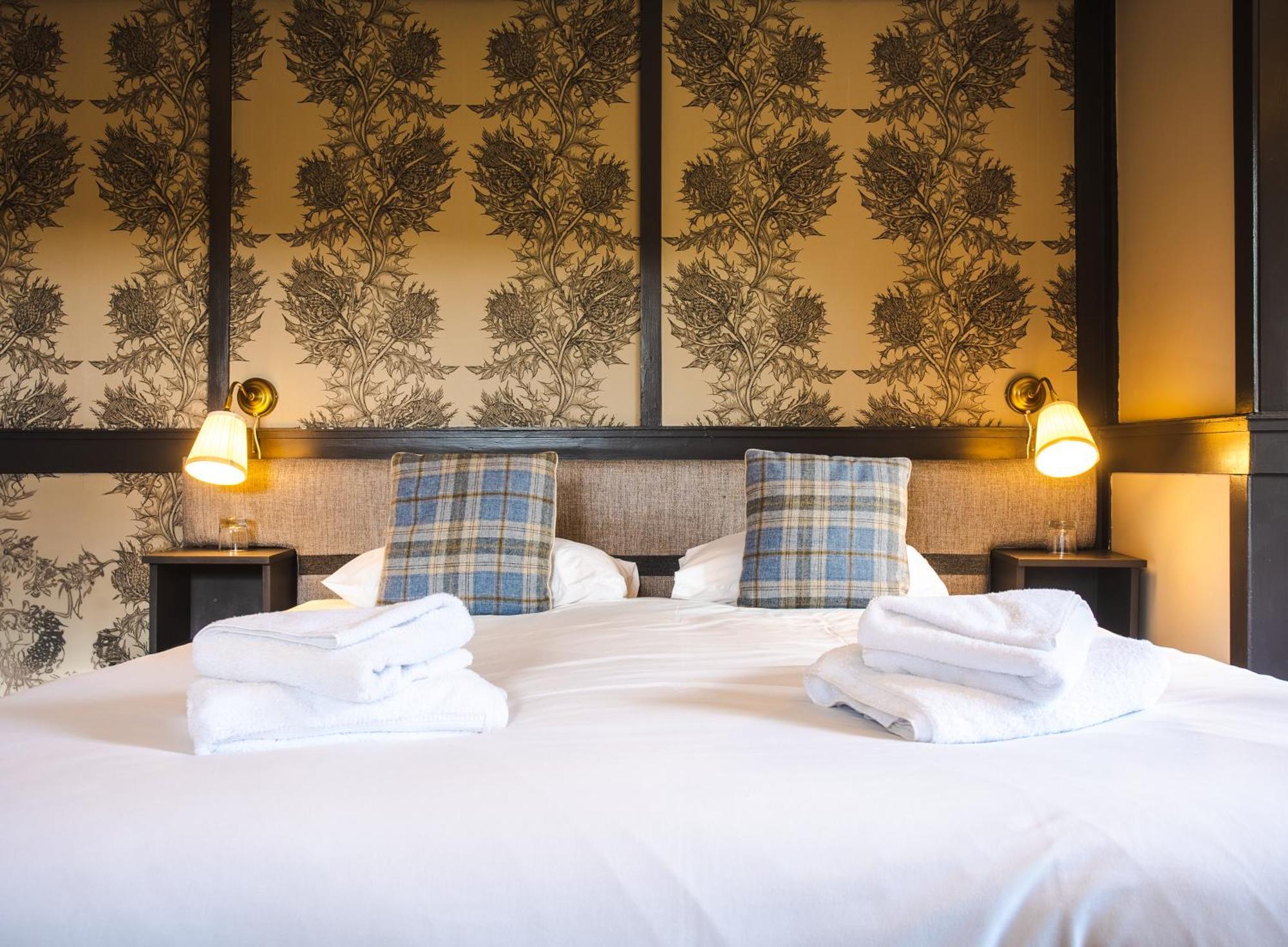 אינרלית'ן Traquair Arms Hotel מראה חיצוני תמונה